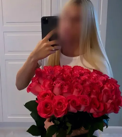 Ella, 35