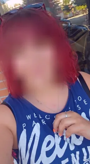 Ulla, 28